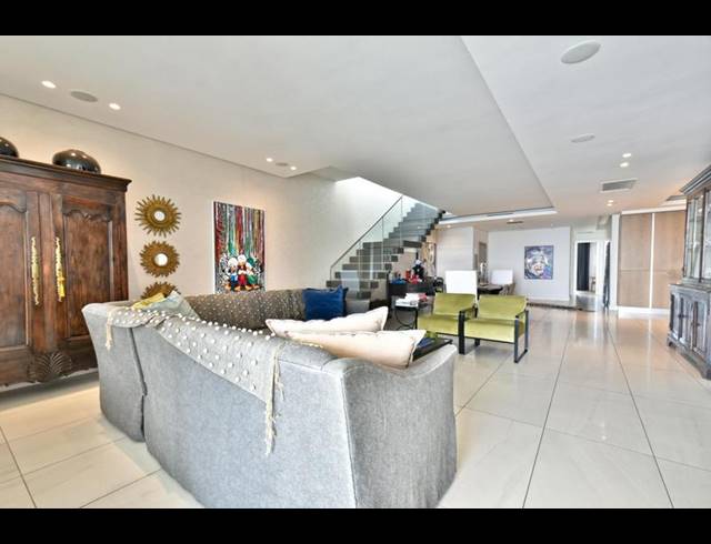 4 BEDROOM APARTMENT FOR SALE IN HOUGHTON